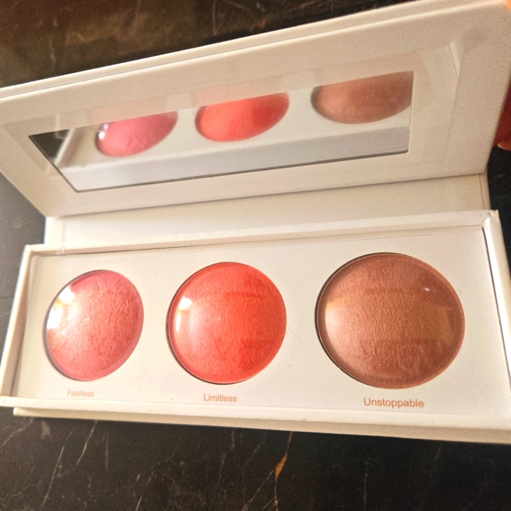 Brand New in Box RealHer Be Fearless, Be Limitless 3 Color Blush Kit Full Size